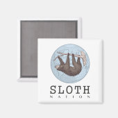 Sloth on Tree and Globe mit Sloth Nation Text Magnet (Vorderseite/Rückseite)