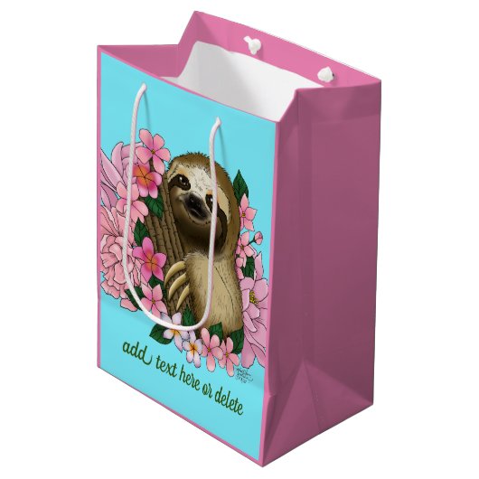Sloth Pink-Blume Mittlere Geschenktüte (Vorderseite Schrägansicht)
