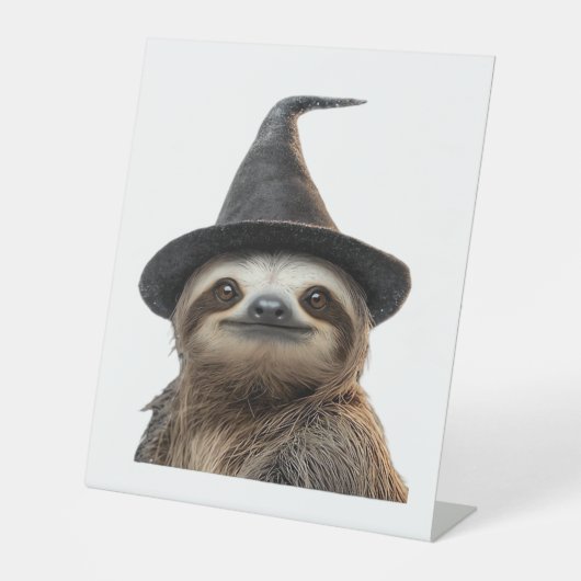 Sloth Wearing Halloween Witch Hat Classic T-Shirt Sockelschild (Vorderseite)