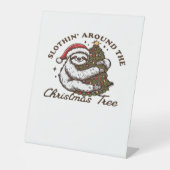 Slothin Around the Christmas Tree, Funny Christmas Sockelschild (Vorderseite)