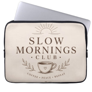 Slow Mornings Club Cozy Ästhetik Kaffee Design Laptopschutzhülle