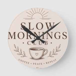 Slow Mornings Club Cozy Ästhetik Kaffee Design Runde Wanduhr
