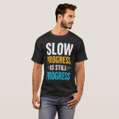 Slow Progress Is Still Progress Motivational Men  T-Shirt (Vorne ganz)