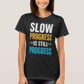 Slow Progress Is Still Progress – Motivational T-Shirt (Vorderseite)