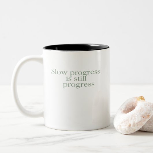 Slow Progress Is Still Progress Zweifarbige Tasse (Mit Donut)