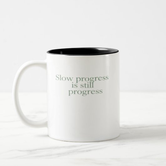Slow Progress Is Still Progress Zweifarbige Tasse (Links)