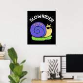 Slow Rider Funny Low Rider Snail Pub Dark BG Poster (Heimbüro)