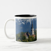 Slowenien, Bled, Bled, Bled Island, Bled Zweifarbige Tasse (Links)