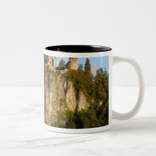 Slowenien, Bled, Bled-See, Bled-Schloss auf Zweifarbige Tasse (Rechts)