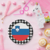 Slowenische Tafel, Büffel kariert und slowenische  Pappteller (Party)