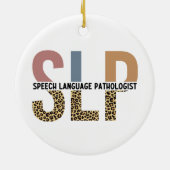 SLP-Sprecher Pathologe Leopard Print Typografy Keramik Ornament (Hinten)
