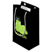 Slug Life Funny Green Slug Pub Dark BG Kleine Geschenktüte (Vorderseite Schrägansicht)