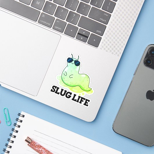 Slug Life Funny Green Slug Puff Aufkleber (Laptop mit iPhone)