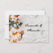 Sm Plumeria Orchid Lei in Sand Beach Wedding UAWG RSVP Karte (Rückseite)