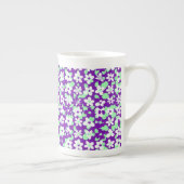 Small Floral Pattern Mint and Purple Porzellantasse (Rechts)