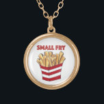 Small Fry French Fries Children's Feinschmecker Ne Vergoldete Kette<br><div class="desc">Necklace zeigt eine originelle Marker-Abbildung eines Kartons mit Fastfood-Pommes frites,  mit KLEINER BRJ in einem lustigen roten Schriftart. Sehen Sie nicht,  wonach Sie suchen? Brauchen Sie Hilfe bei der Anpassung? Kontaktieren Sie Rebecca,  um etwas für Sie entworfen zu haben.</div>