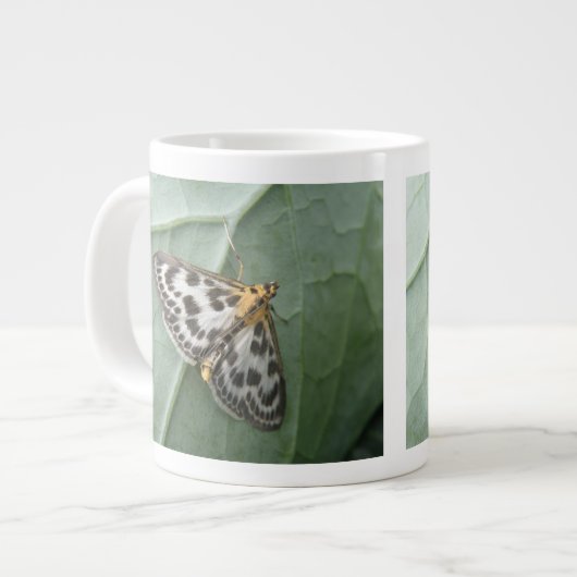 Small Magpie Moth Tasse (Vorderseite Links)