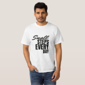 Small Steps Every Day | Motivational Quote T-Shirt (Vorne ganz)