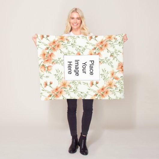 Small Throw Blanket, Peach Flowers, Add Name/Pic Fleecedecke (Beispiel)