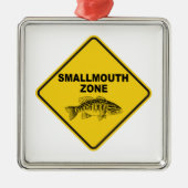 Smallmouth Zone Ornament Aus Metall (Vorne)