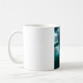 Smaragd-Nebel-Königin – Kosmische Alien-Rüstung  Kaffeetasse (Links)
