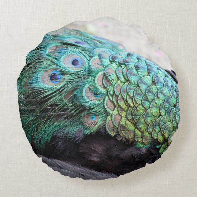 Smaragd und beige elegante runde Pfau-Federn Rundes Kissen (Rückseite)