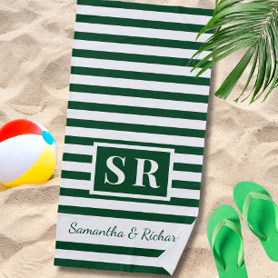 Smaragd und weiß gestreiftes Monogramm Hochzeitsku Strandtuch