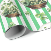 Smaragdgrün gestreifte süße Kleeblatt St. Patrick  Geschenkpapier (Rolleneckpunkt)