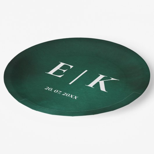 Smaragdgrün | Monogramm Pappteller (Schrägansicht)