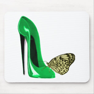 Smaragdgrün-Stilett-Schuh und Schmetterling Mousepad