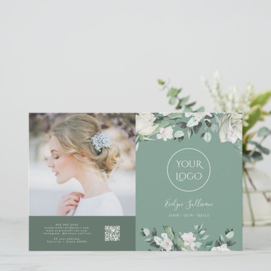 smaragdgrüne Bifold-Broschüre (Stehend Vorderseite)