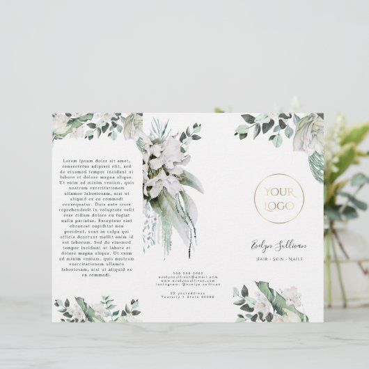 smaragdgrüne Broschüre mit weißen Blume (Stehend Vorderseite)