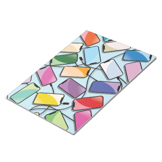 Smartphones mit einer Note Notizblock (angewinkelt)