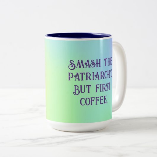 "Smash The Patriarchy. But First, Coffee." Zweifarbige Tasse (VorderseiteRechts)