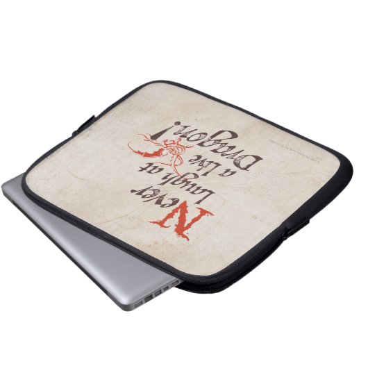 SMAUG™ - Never Laugh At A Live Dragon Laptopschutzhülle (Vorne Knopf)