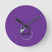 Smile Cara Runde Wanduhr (Vorderseite)