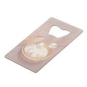 Smile Dog - Xiao Long Bao Delight Geldbeutel Flaschenöffner (Vorderseite Schrägansicht)