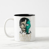 Smile Dress Code Digital Glitch Zweifarbige Tasse (Links)