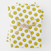 Smile Face Emojis Happy Yellow Polka Dot Fun Geschenkpapier Set (Beispiel)