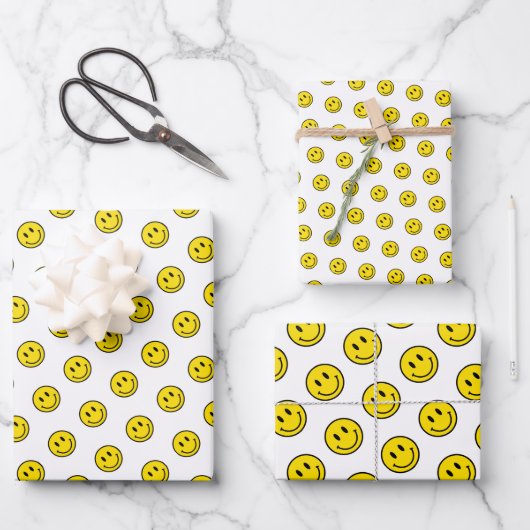 Smile Face Emojis Happy Yellow Polka Dot Fun Geschenkpapier Set (Vorderseite)