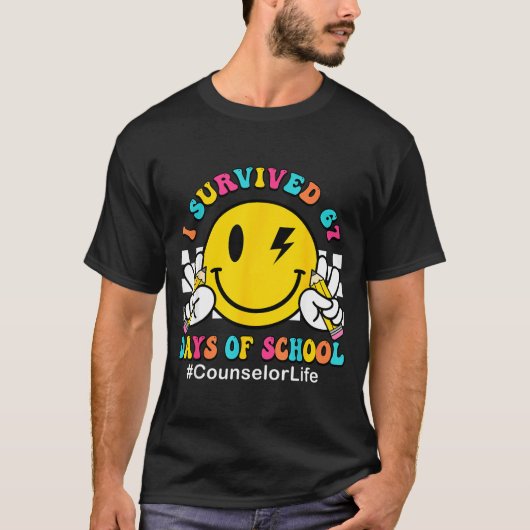 Smile Face I Survived 67 Days Of School Counselor T-Shirt (Vorderseite)