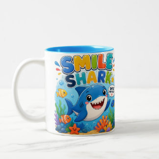 Smile Shark | Süßes glückliches Hai-Cartoon-Design Zweifarbige Tasse