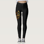 Smile Sparkle Shine Black Gold Ladys Leggings<br><div class="desc">Jeder braucht ein wenig Funkeln in seinem Tag. Dieses Paar Leggings ist perfekt mit "Smile Sparkle Shine" auf schwarzem Hintergrund. Entworfen für Sie von Evco Studio.</div>