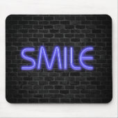 SMILE Text in Neonleuchten auf Backstein Mousepad (Vorne)