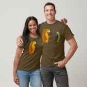 Smilenowtees Funny Igel Throwing Darts T-Shirt (Unisex)
