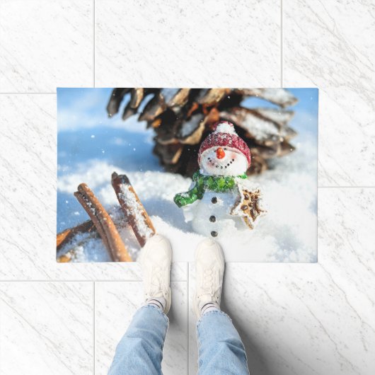 Smiley Little Snowman in Red Hat Fußmatte (Indoor)