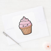 Smiling Cupcake – Cute Kawaii Illustration Quadratischer Aufkleber (Umschlag)