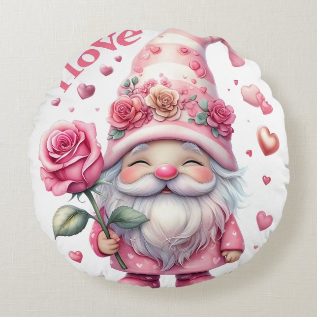Smiling Gnome Holding a Pink Rose Rundes Kissen (Vorderseite)