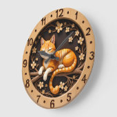 Smiling Orange Tabby Cat Spring Große Wanduhr (Winkel)