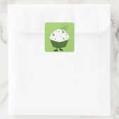 Smiling St. Patrick's Day Cupcake Quadratischer Aufkleber (Tasche)
